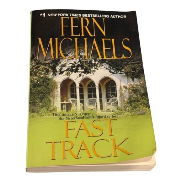 Fast Track Fern Michaels Sisterhood Novel Mystery Thriller Paperback Book 2009 - Picture 1 of 9